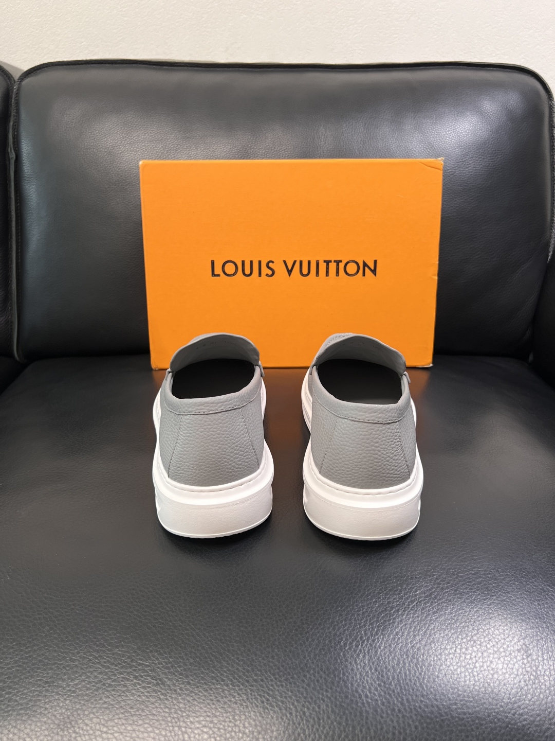 Lv  高品质  顶级工艺品  路易威登，运动板鞋专柜同步，鞋面意大利进口，高品质拼接缤纷色彩复杂工艺品