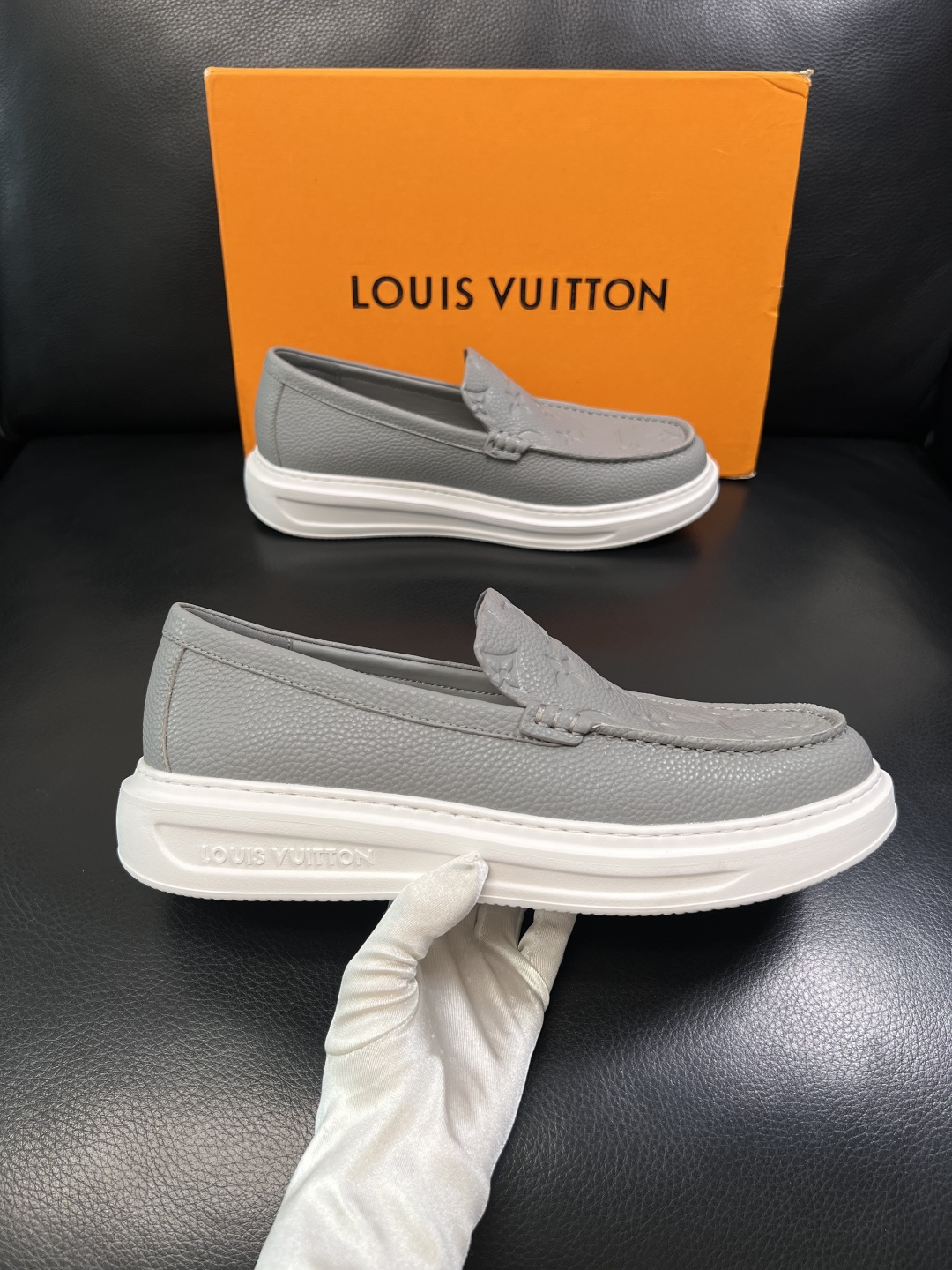 Lv  高品质  顶级工艺品  路易威登，运动板鞋专柜同步，鞋面意大利进口，高品质拼接缤纷色彩复杂工艺品