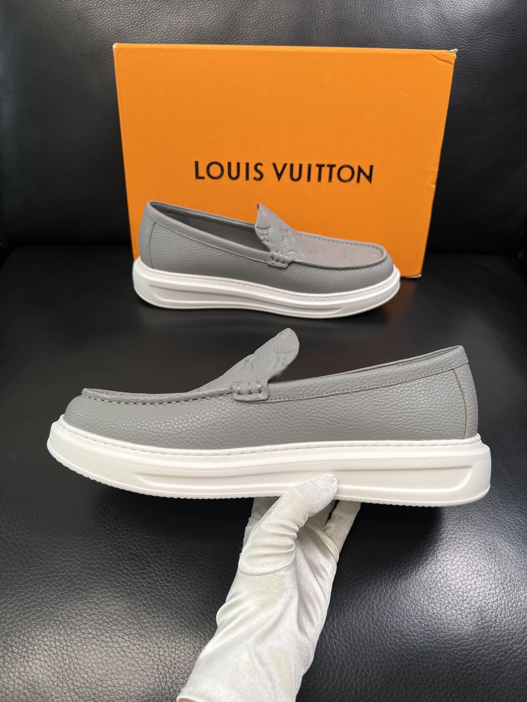 Lv  高品质  顶级工艺品  路易威登，运动板鞋专柜同步，鞋面意大利进口，高品质拼接缤纷色彩复杂工艺品