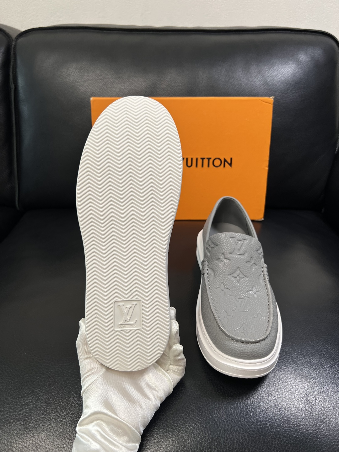 Lv  高品质  顶级工艺品  路易威登，运动板鞋专柜同步，鞋面意大利进口，高品质拼接缤纷色彩复杂工艺品