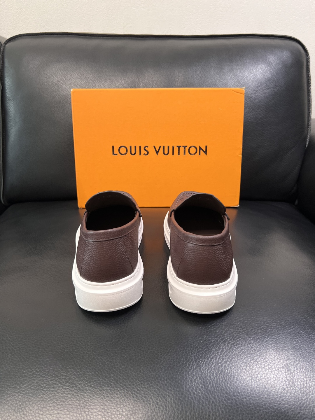 Lv  高品质  顶级工艺品  路易威登，运动板鞋专柜同步，鞋面意大利进口，高品质拼接缤纷色彩复杂工艺品