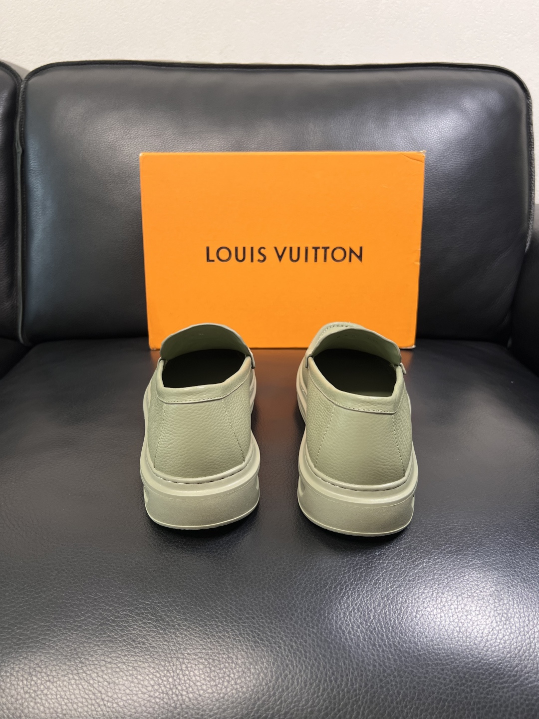 Lv  高品质  顶级工艺品  路易威登，运动板鞋专柜同步，鞋面意大利进口，高品质拼接缤纷色彩复杂工艺品