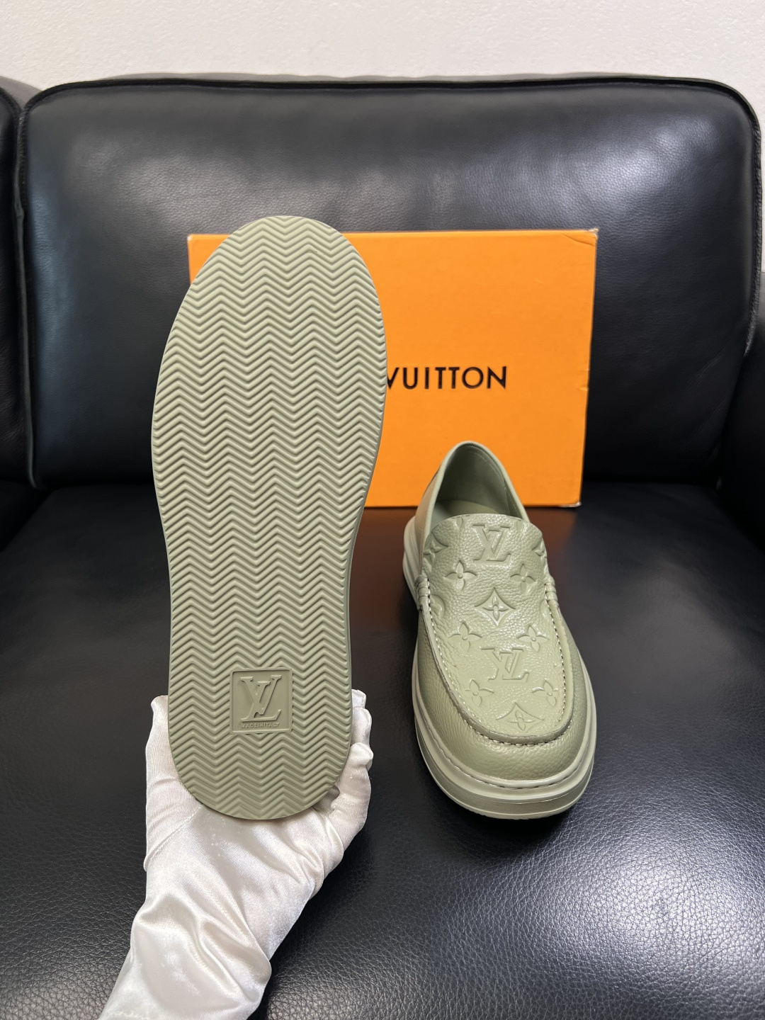Lv  高品质  顶级工艺品  路易威登，运动板鞋专柜同步，鞋面意大利进口，高品质拼接缤纷色彩复杂工艺品