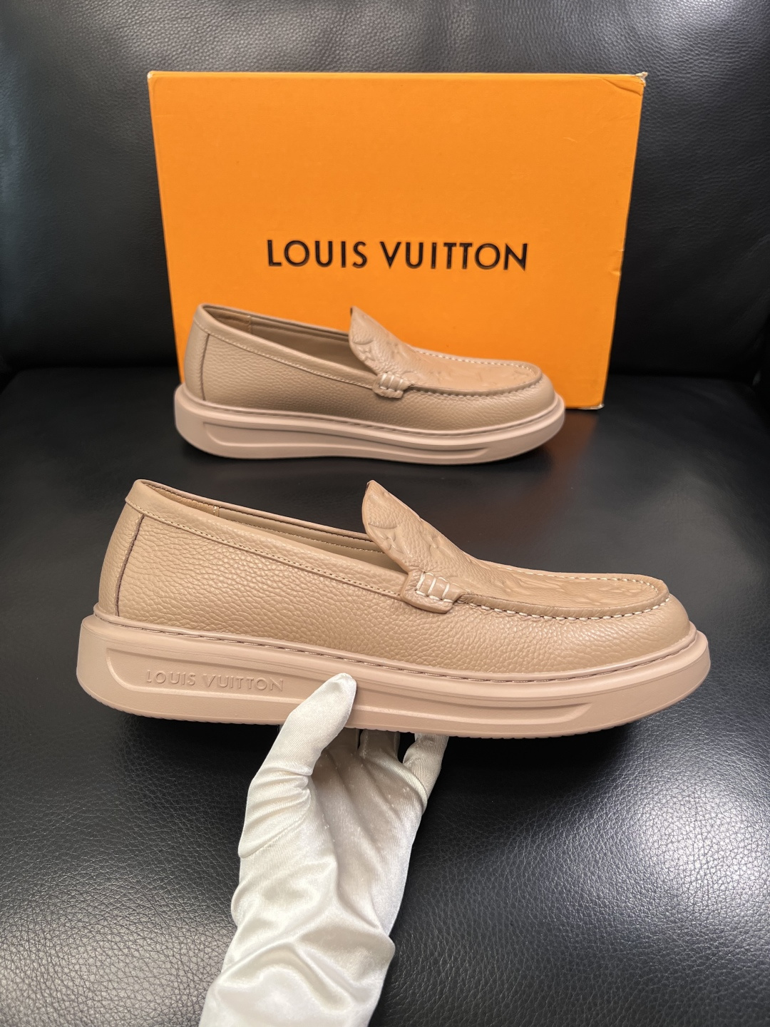 Lv  高品质  顶级工艺品  路易威登，运动板鞋专柜同步，鞋面意大利进口，高品质拼接缤纷色彩复杂工艺品