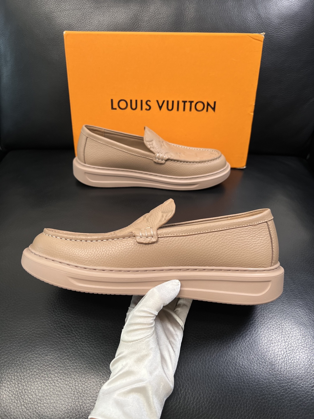 Lv  高品质  顶级工艺品  路易威登，运动板鞋专柜同步，鞋面意大利进口，高品质拼接缤纷色彩复杂工艺品