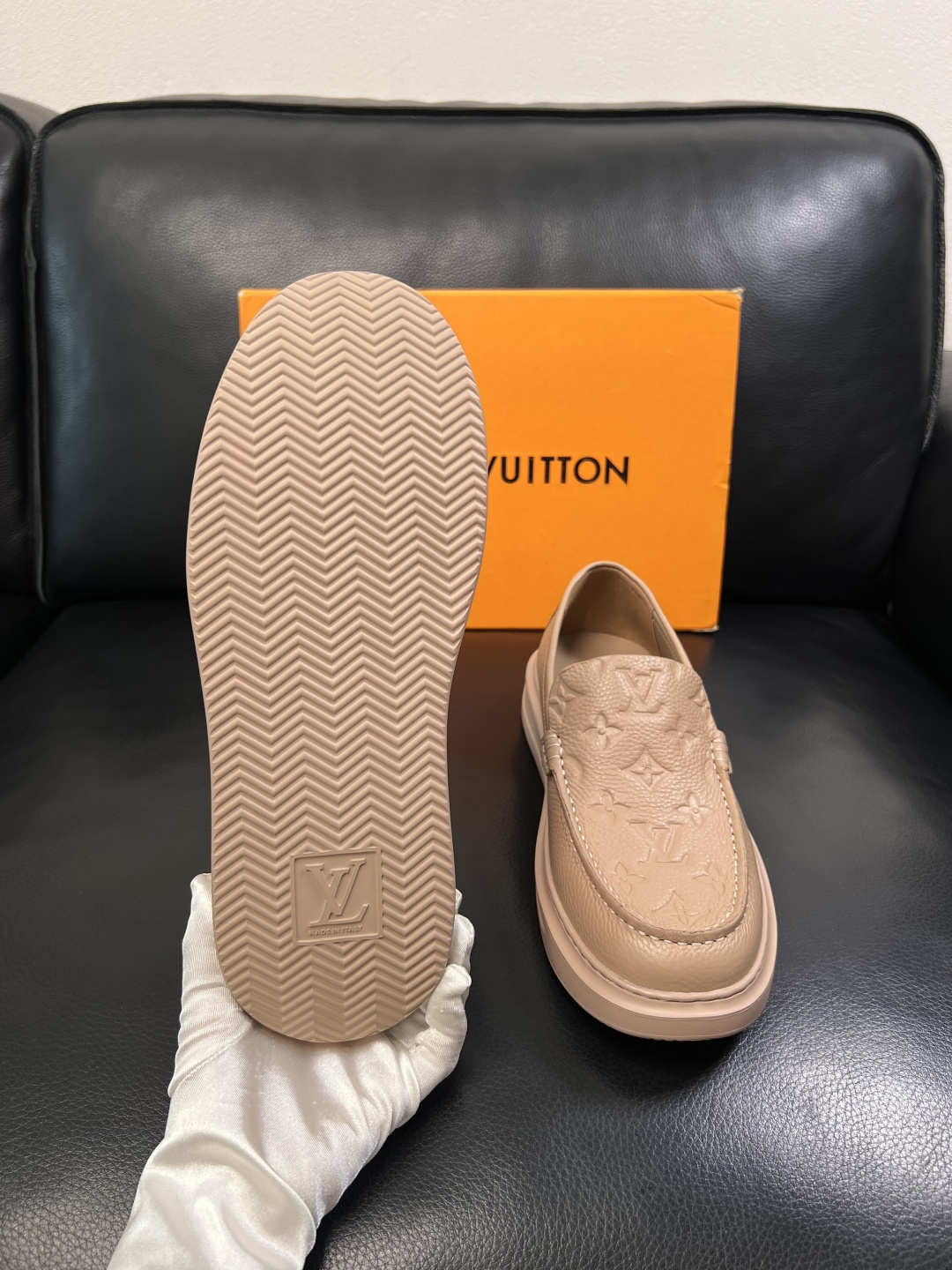 Lv  高品质  顶级工艺品  路易威登，运动板鞋专柜同步，鞋面意大利进口，高品质拼接缤纷色彩复杂工艺品