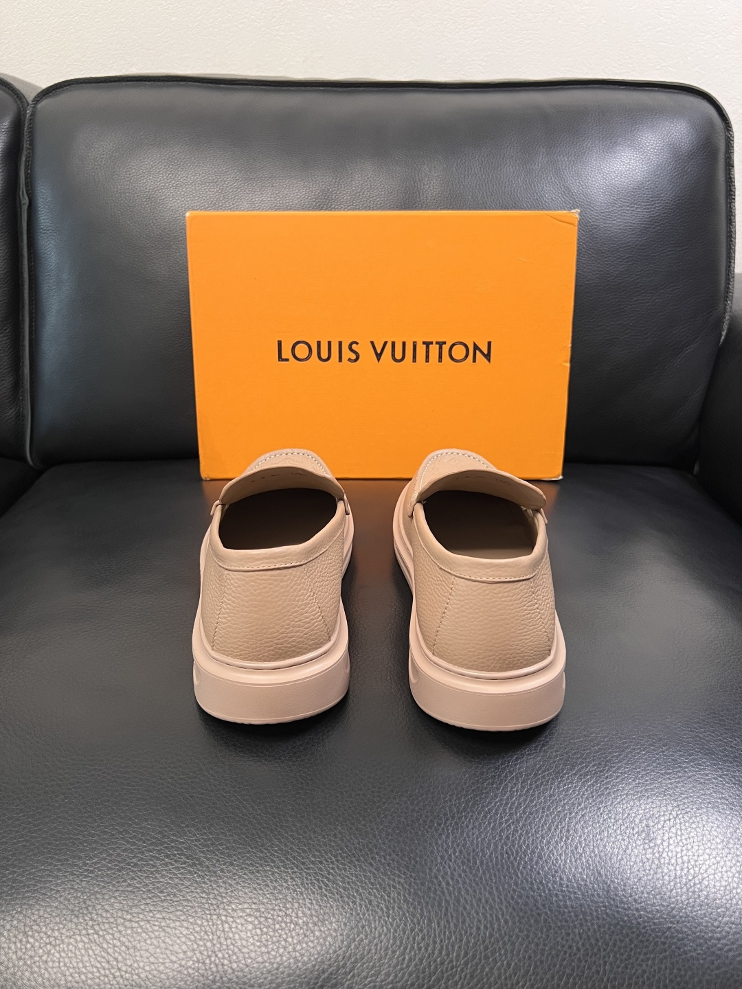 Lv  高品质  顶级工艺品  路易威登，运动板鞋专柜同步，鞋面意大利进口，高品质拼接缤纷色彩复杂工艺品