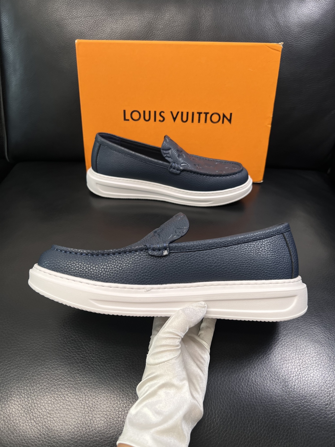 Lv  高品质  顶级工艺品  路易威登，运动板鞋专柜同步，鞋面意大利进口，高品质拼接缤纷色彩复杂工艺品