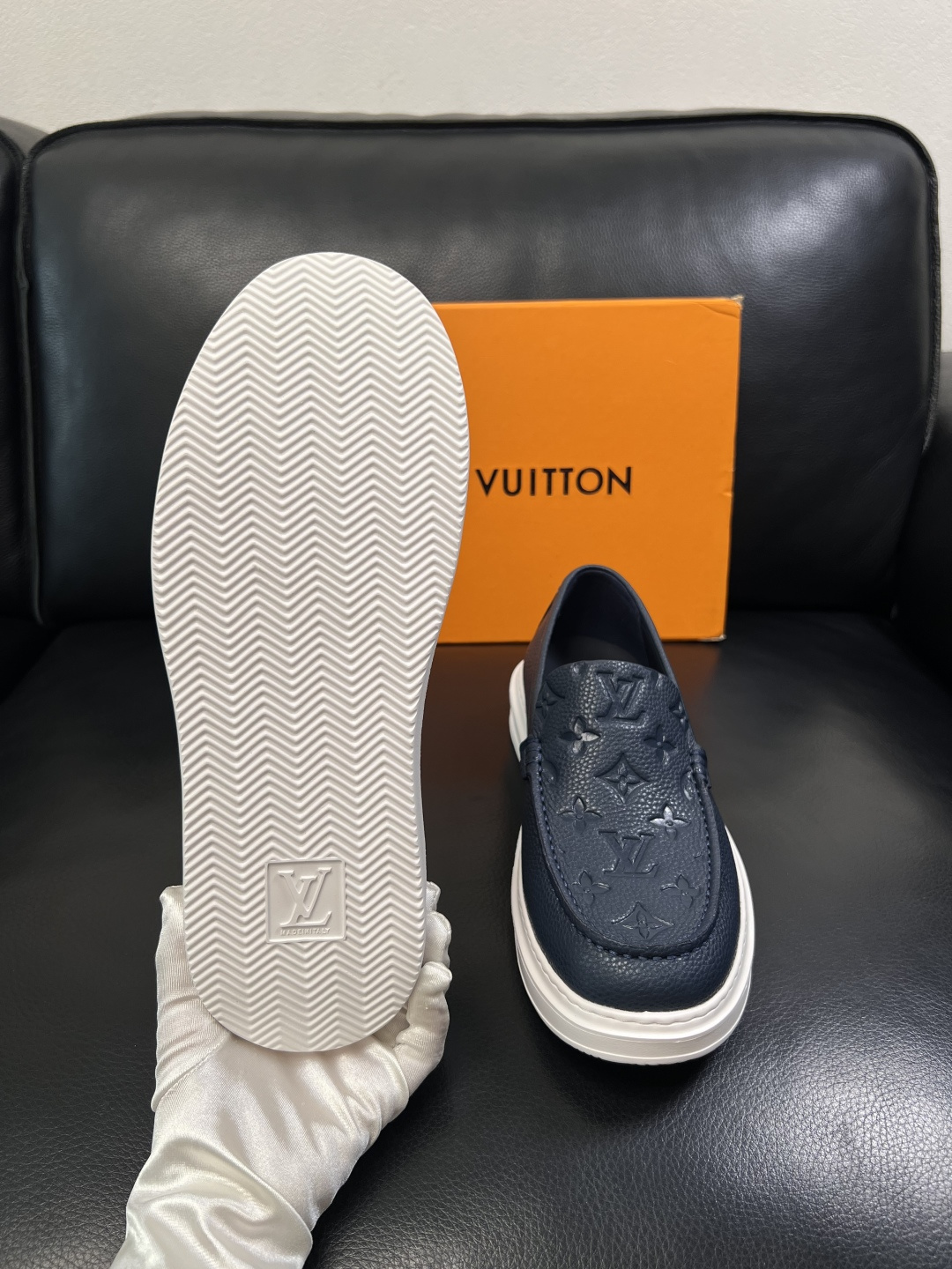 Lv  高品质  顶级工艺品  路易威登，运动板鞋专柜同步，鞋面意大利进口，高品质拼接缤纷色彩复杂工艺品