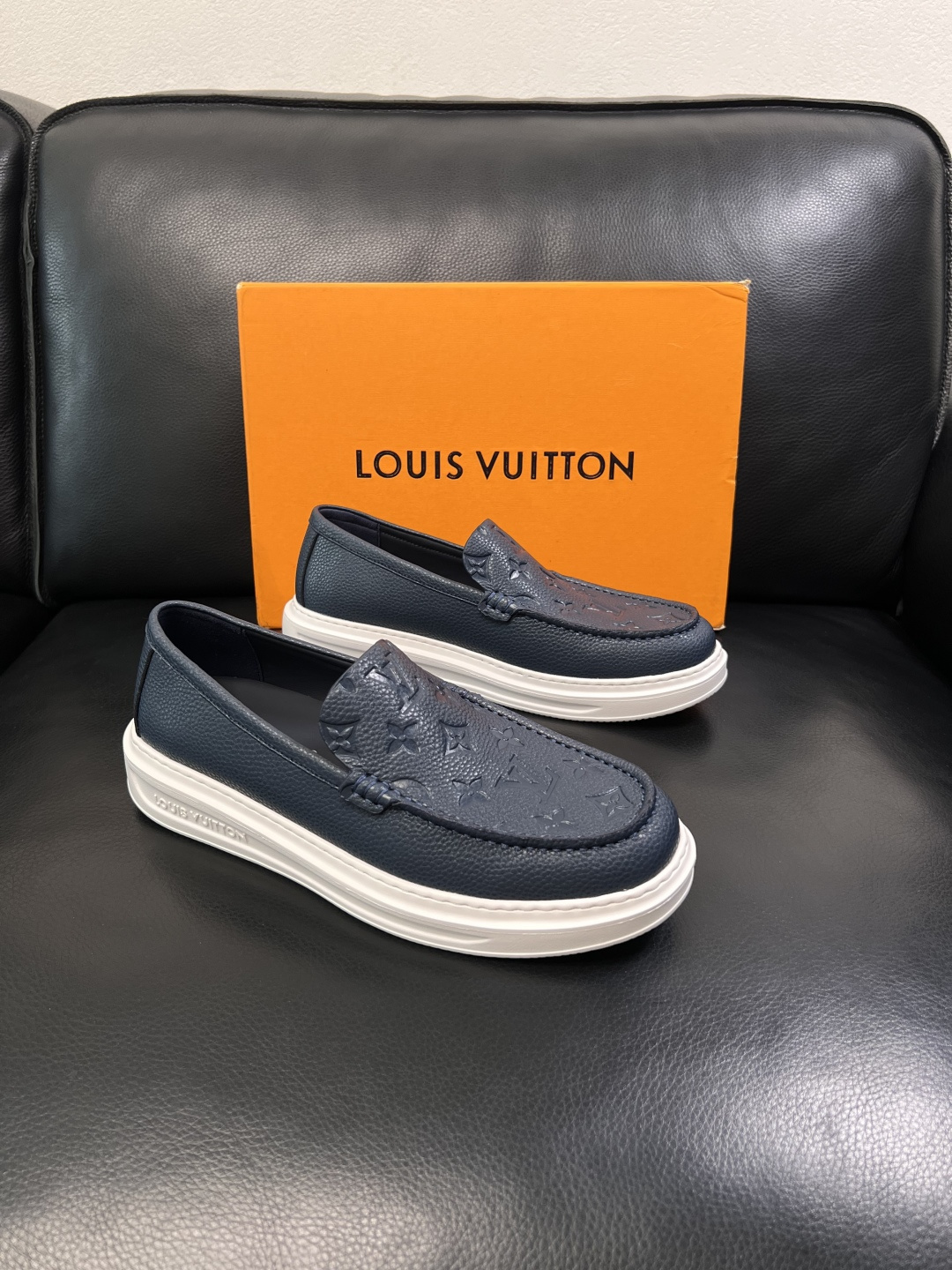 NO:853542,Lv high-quality top crafts Louis Vuitton, sports sneakers counter synchronization, uppers imported from Italy, high-quality splicing colorful complex crafts, imported cowhide lining is soft and comfortable, original soles are specially provided by the original factory, TPU exclusive movable molded soles are super comfortable, original factory follow-up goods, code number 38-44 (customized 45),, louis vuitton, louis vuitton, cowhide19860909Lv 高品质 顶级工艺品 路易威登,运动板鞋专柜同步,鞋面意大利进口,高品质拼接缤纷色彩复杂工艺品,进口牛皮里垫柔软舒适,鞋底原厂特供原版底,TPU独家活动成型底超级舒适,原厂跟单货,码数 38-44（订做 45）,,louis vuitton,louis vuitton,cowhide,Men's shoes