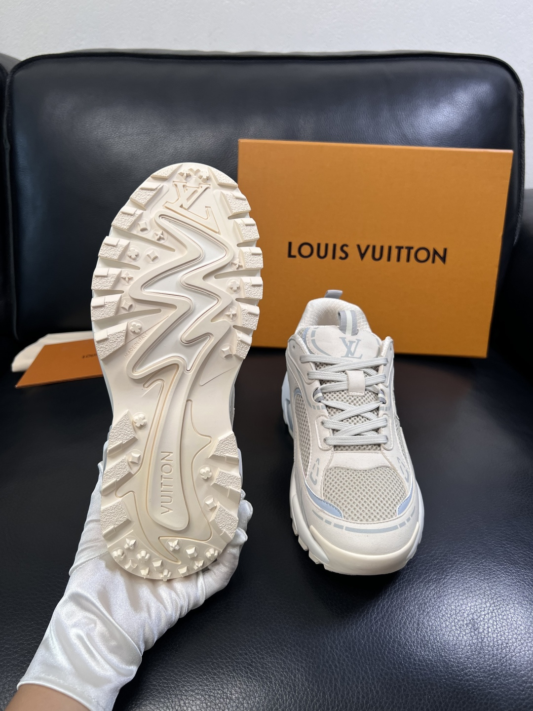 Lv  高品质  顶级工艺品  路易威登，运动板鞋专柜同步，鞋面意大利进口，高品质拼接缤纷色彩复杂工艺品
