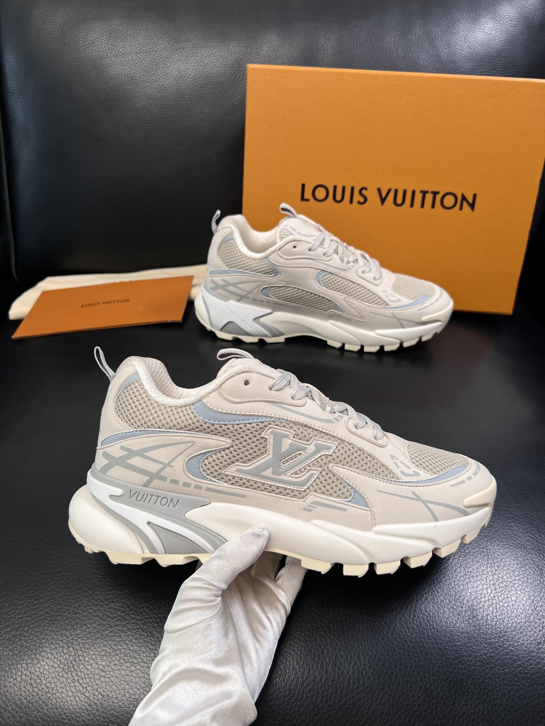 Lv  高品质  顶级工艺品  路易威登，运动板鞋专柜同步，鞋面意大利进口，高品质拼接缤纷色彩复杂工艺品