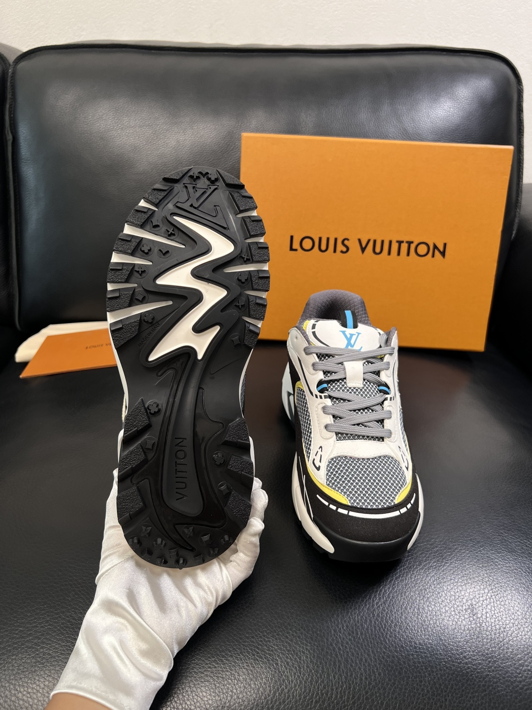 Lv  高品质  顶级工艺品  路易威登，运动板鞋专柜同步，鞋面意大利进口，高品质拼接缤纷色彩复杂工艺品