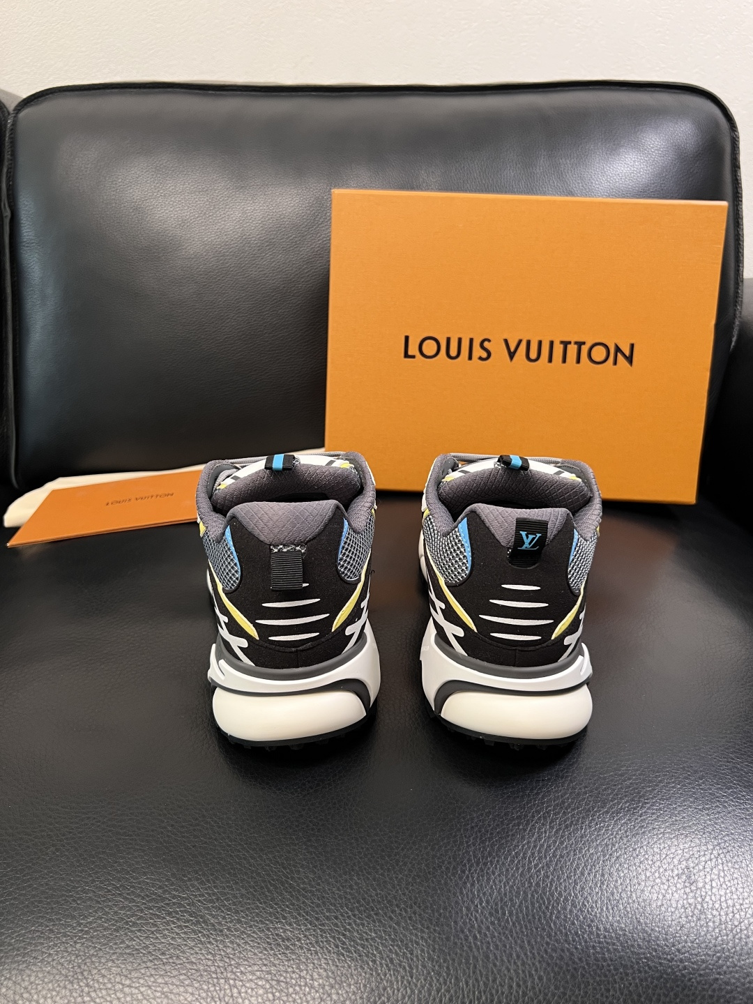 Lv  高品质  顶级工艺品  路易威登，运动板鞋专柜同步，鞋面意大利进口，高品质拼接缤纷色彩复杂工艺品
