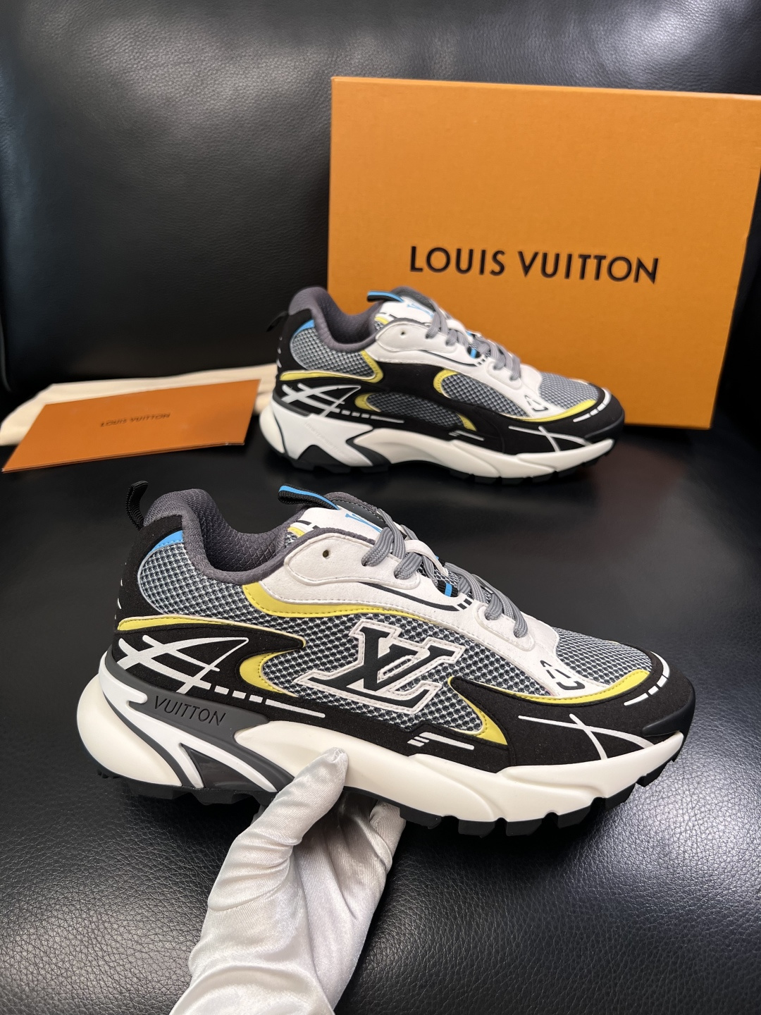 Lv  高品质  顶级工艺品  路易威登，运动板鞋专柜同步，鞋面意大利进口，高品质拼接缤纷色彩复杂工艺品