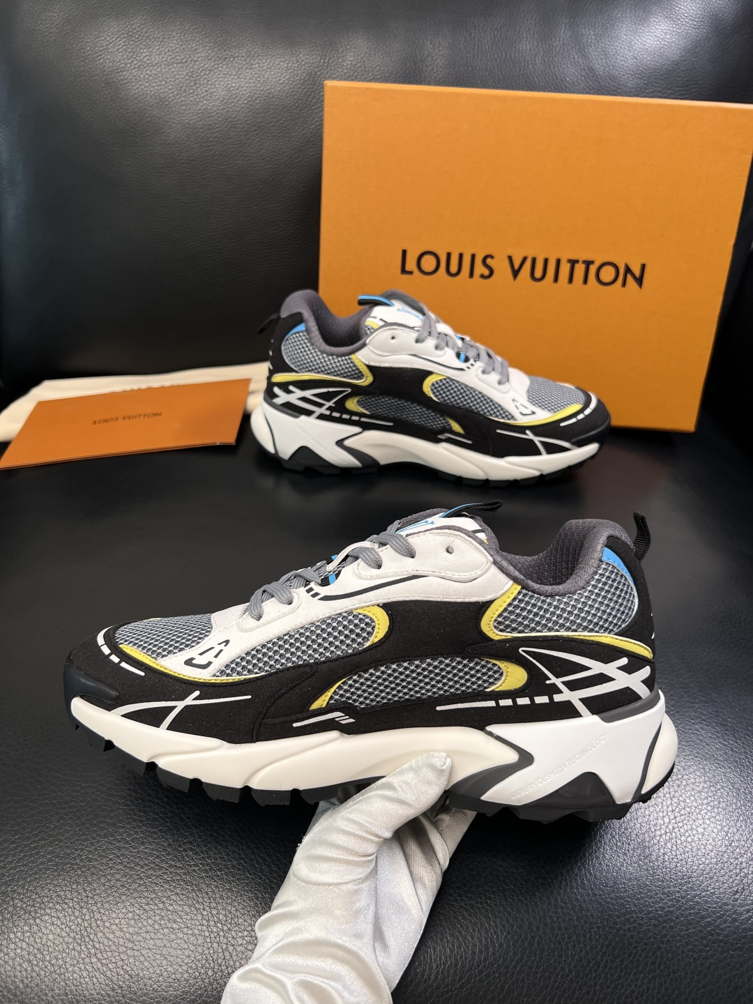 Lv  高品质  顶级工艺品  路易威登，运动板鞋专柜同步，鞋面意大利进口，高品质拼接缤纷色彩复杂工艺品
