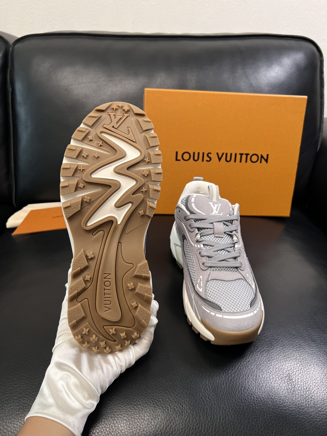 Lv  高品质  顶级工艺品  路易威登，运动板鞋专柜同步，鞋面意大利进口，高品质拼接缤纷色彩复杂工艺品