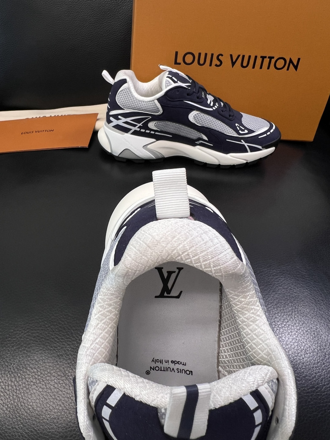 Lv  高品质  顶级工艺品  路易威登，运动板鞋专柜同步，鞋面意大利进口，高品质拼接缤纷色彩复杂工艺品
