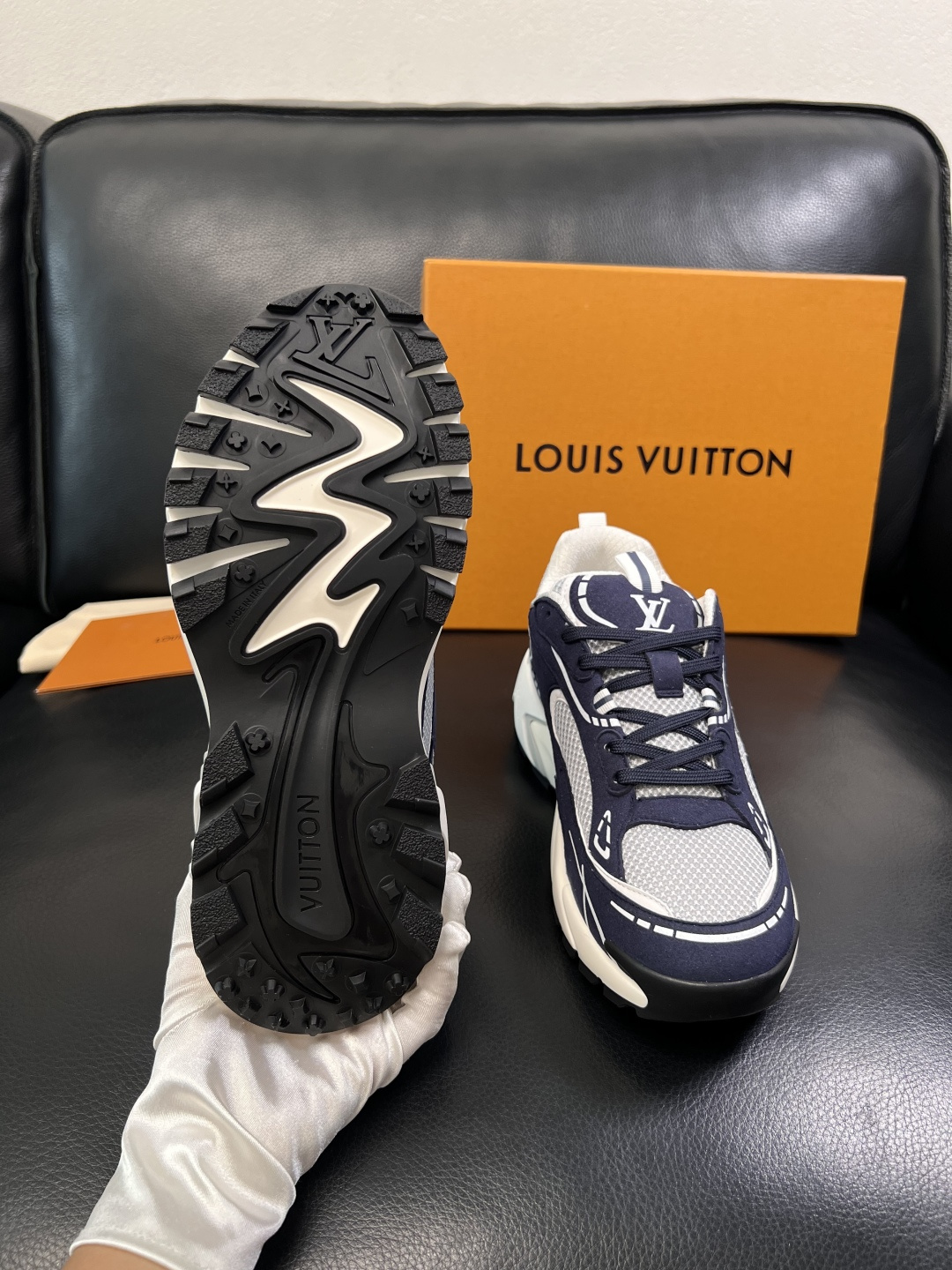 Lv  高品质  顶级工艺品  路易威登，运动板鞋专柜同步，鞋面意大利进口，高品质拼接缤纷色彩复杂工艺品