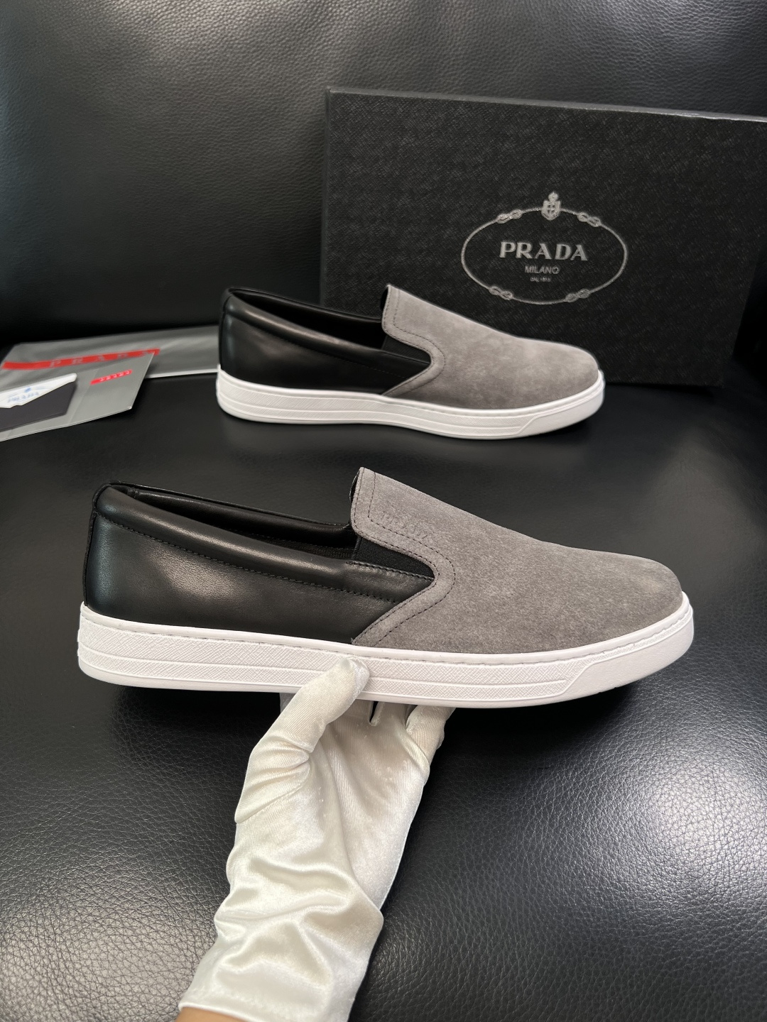 Prada  高品质  顶级工艺品，普拉达 专柜同步，原厂配置意大利进口牛皮面料，进口牛皮内里垫，透气舒