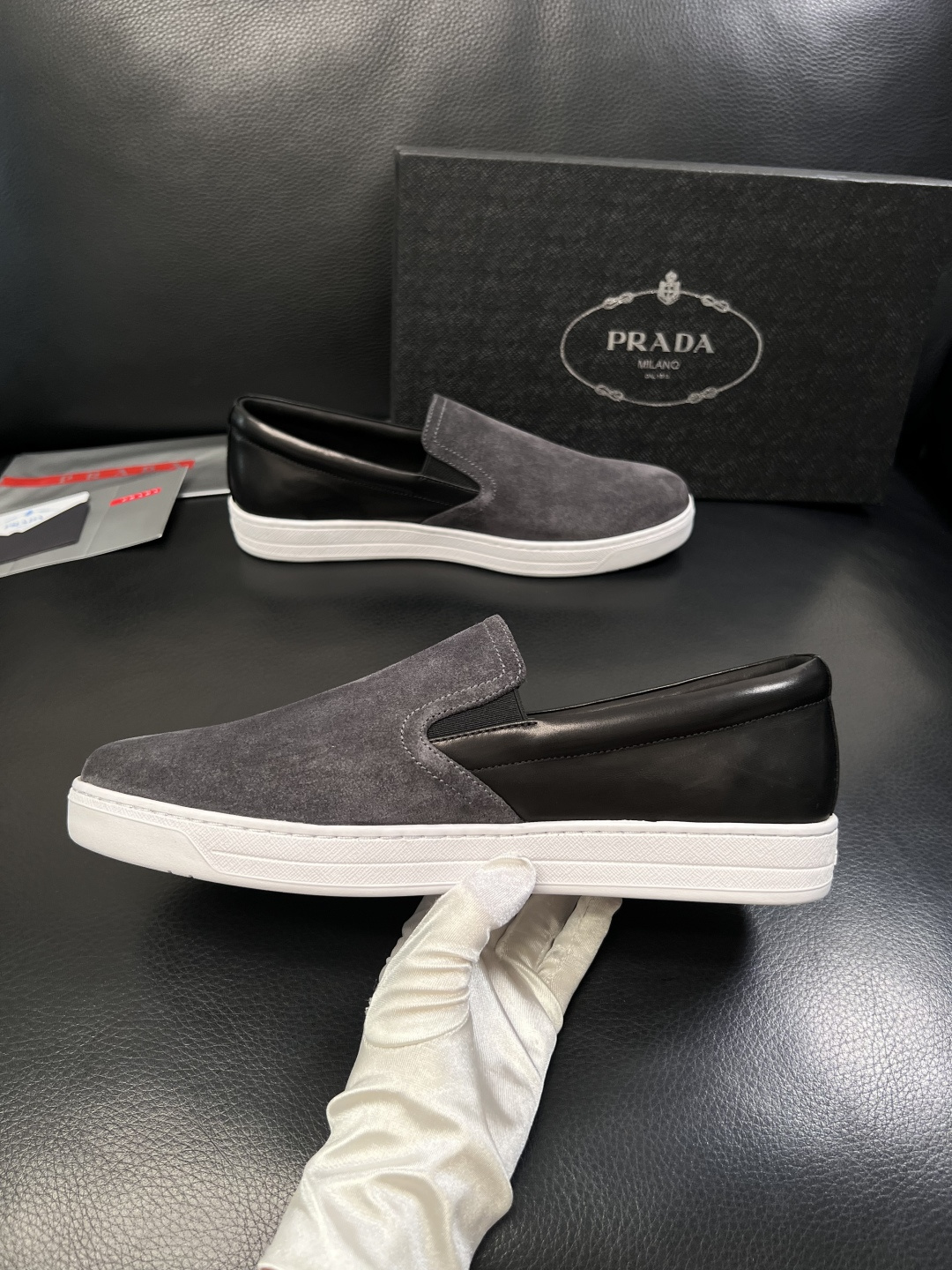 Prada  高品质  顶级工艺品，普拉达 专柜同步，原厂配置意大利进口牛皮面料，进口牛皮内里垫，透气舒