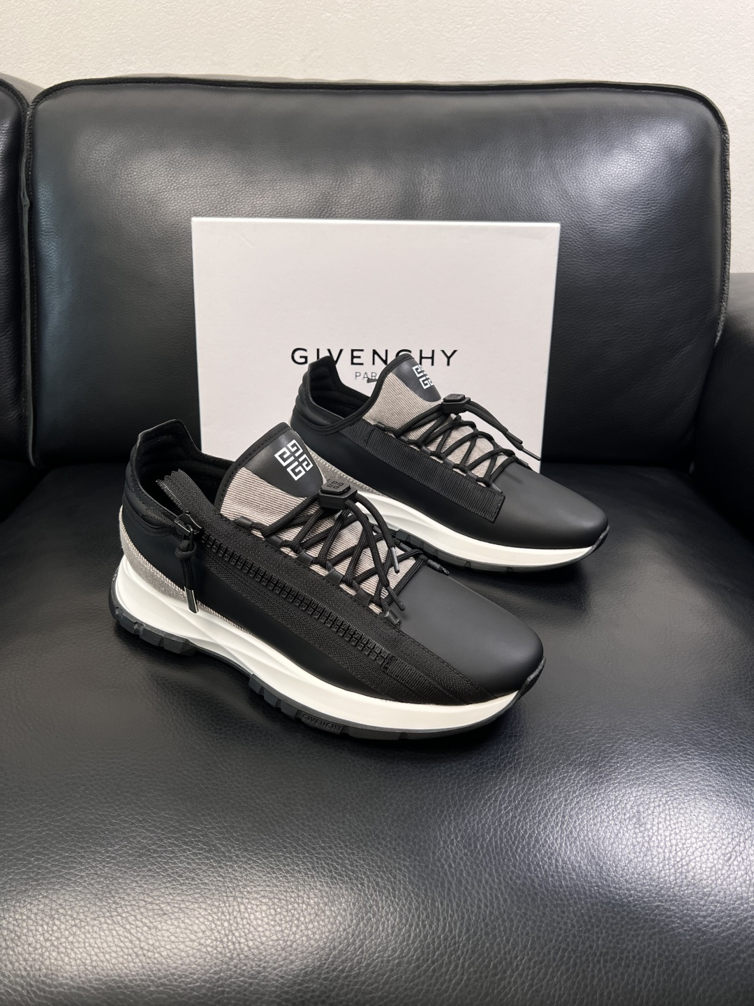 Givenchy  高品质   顶级工艺品  纪梵希  专柜新品同步，鞋面意大利进口牛皮面料，进口水染牛
