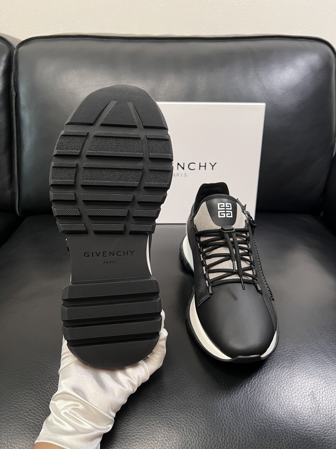Givenchy  高品质   顶级工艺品  纪梵希  专柜新品同步，鞋面意大利进口牛皮面料，进口水染牛
