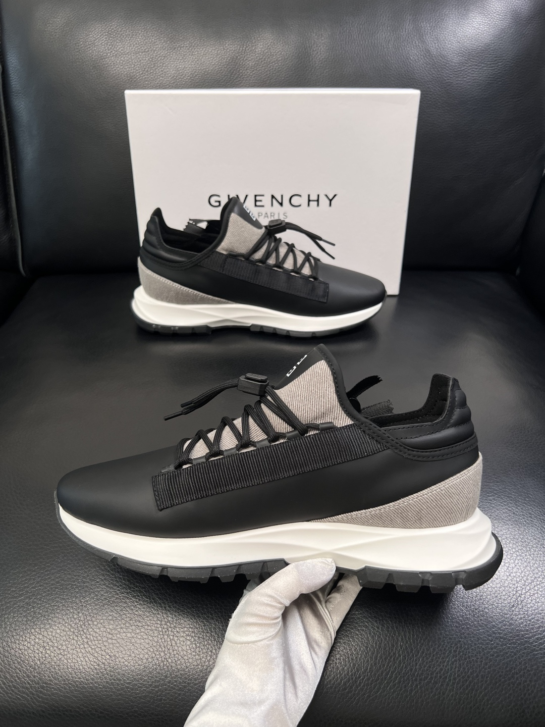 Givenchy  高品质   顶级工艺品  纪梵希  专柜新品同步，鞋面意大利进口牛皮面料，进口水染牛