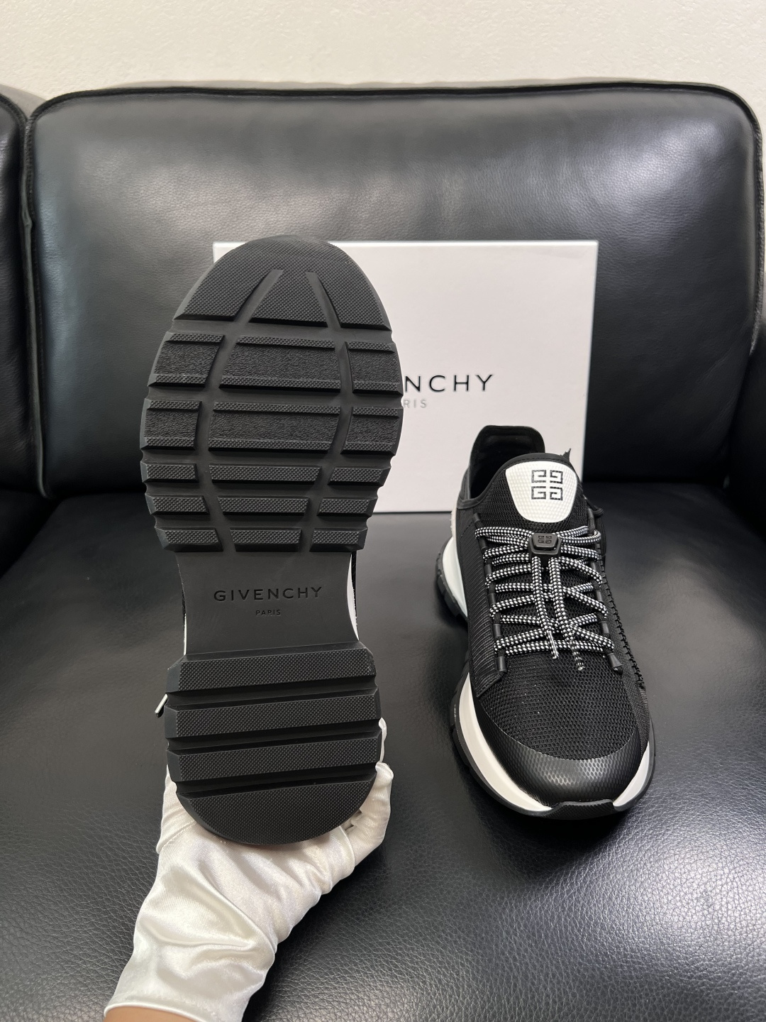Givenchy  高品质   顶级工艺品  纪梵希  专柜新品同步，鞋面意大利进口牛皮面料，进口水染牛