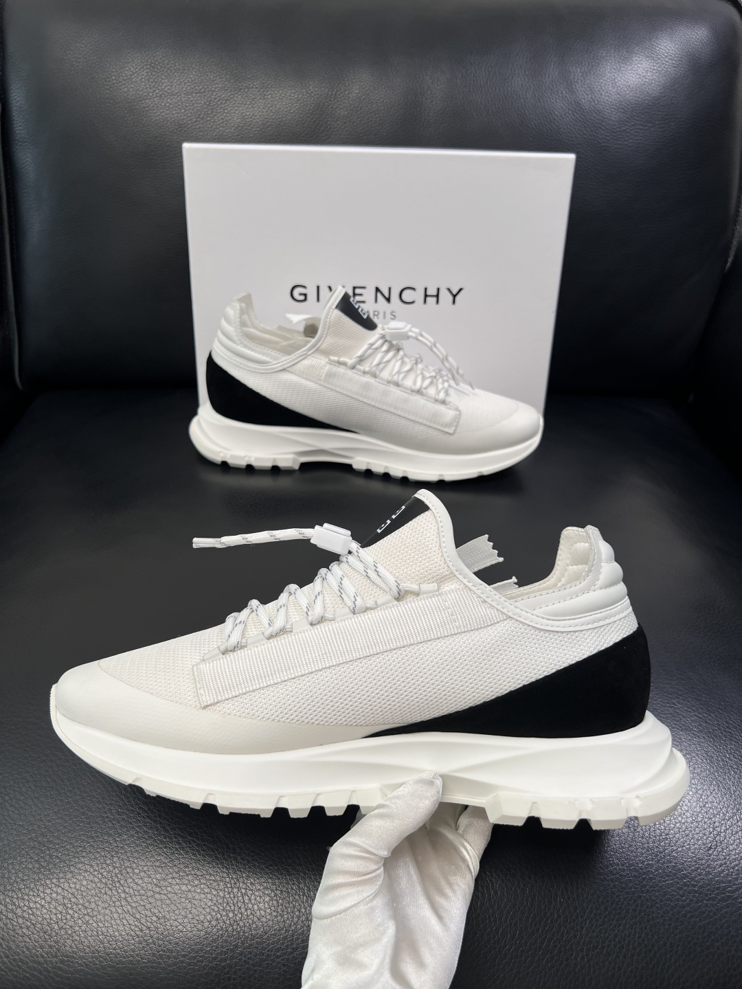 Givenchy  高品质   顶级工艺品  纪梵希  专柜新品同步，鞋面意大利进口牛皮面料，进口水染牛