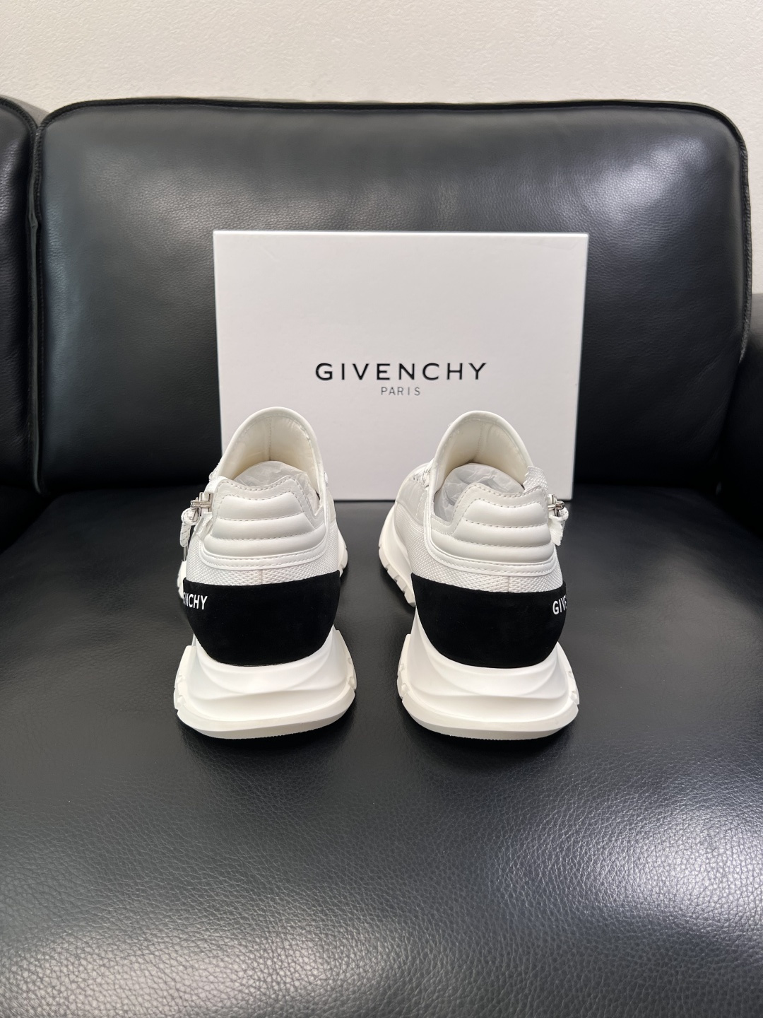 Givenchy  高品质   顶级工艺品  纪梵希  专柜新品同步，鞋面意大利进口牛皮面料，进口水染牛