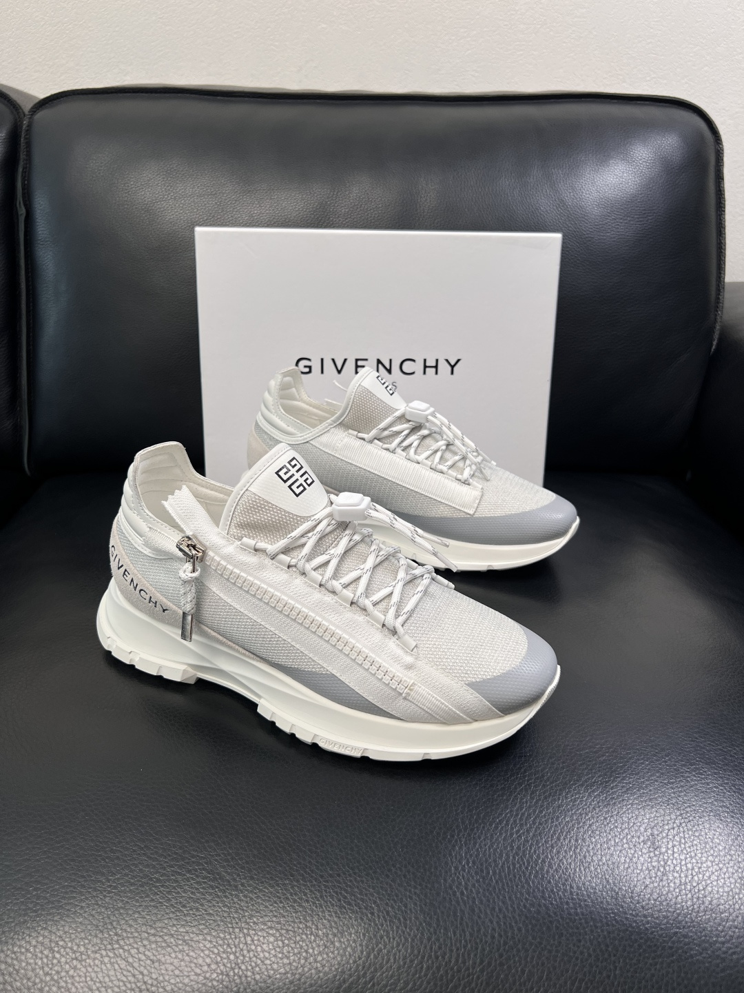 Givenchy  高品质   顶级工艺品  纪梵希  专柜新品同步，鞋面意大利进口牛皮面料，进口水染牛