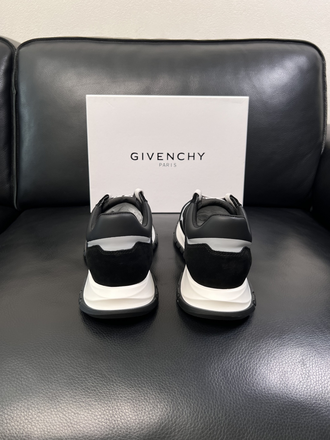 Givenchy  高品质   顶级工艺品  纪梵希  专柜新品同步，鞋面意大利进口牛皮面料，进口水染牛