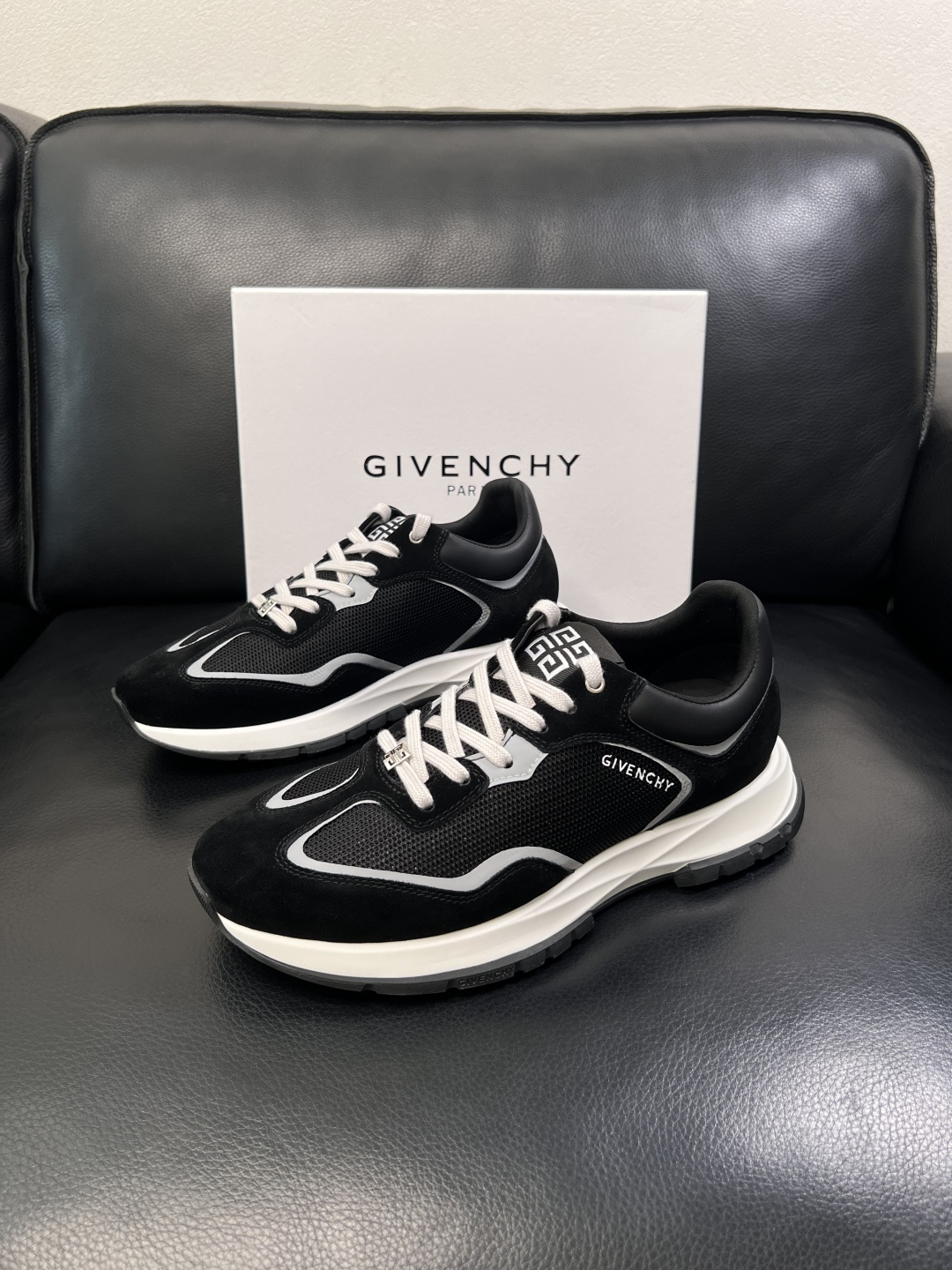 Givenchy  高品质   顶级工艺品  纪梵希  专柜新品同步，鞋面意大利进口牛皮面料，进口水染牛