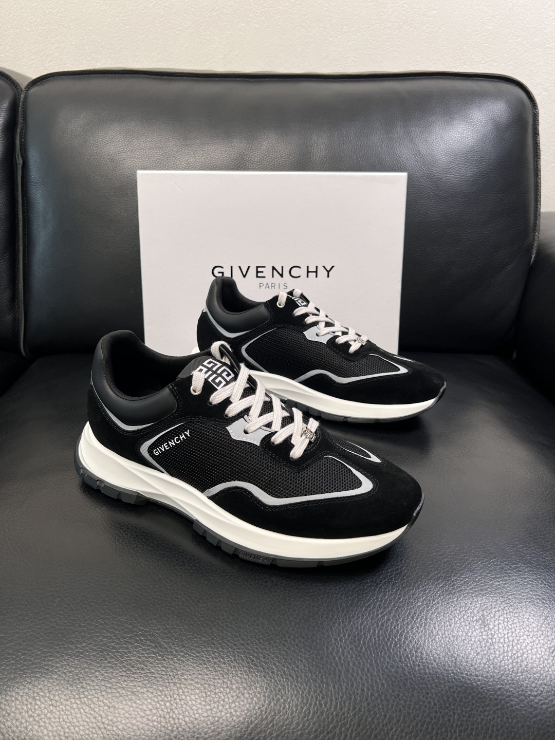 Givenchy  高品质   顶级工艺品  纪梵希  专柜新品同步，鞋面意大利进口牛皮面料，进口水染牛