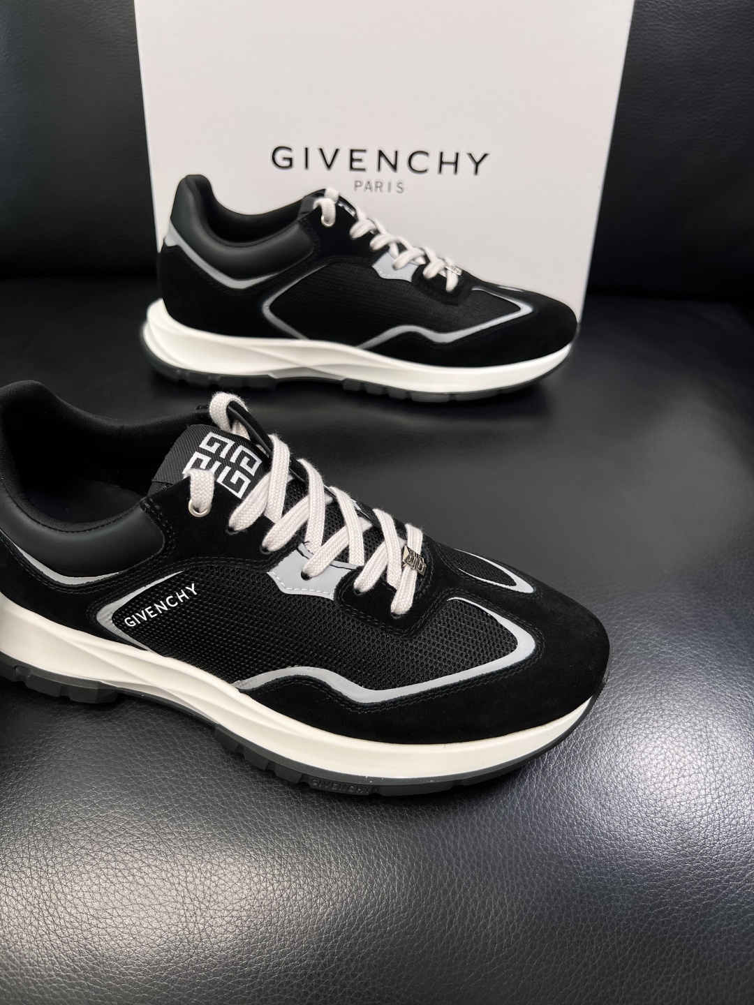 Givenchy  高品质   顶级工艺品  纪梵希  专柜新品同步，鞋面意大利进口牛皮面料，进口水染牛