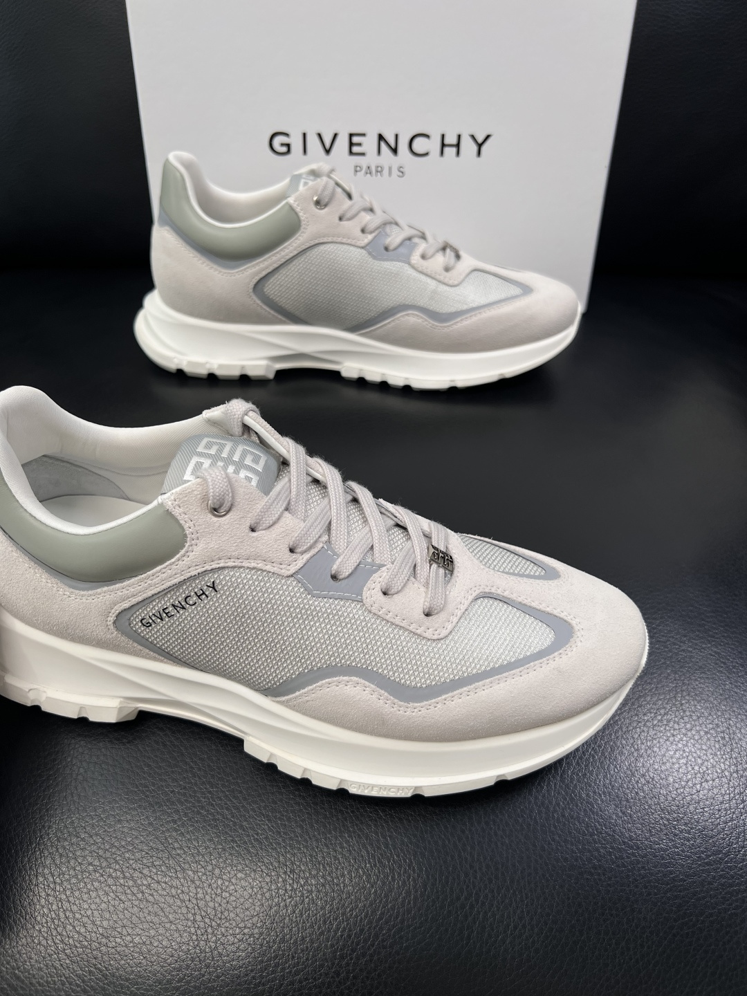 Givenchy  高品质   顶级工艺品  纪梵希  专柜新品同步，鞋面意大利进口牛皮面料，进口水染牛
