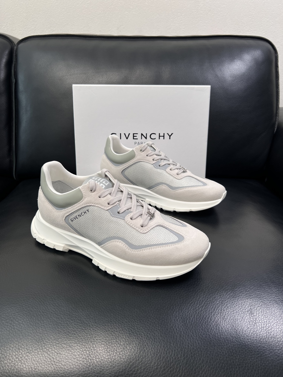Givenchy  高品质   顶级工艺品  纪梵希  专柜新品同步，鞋面意大利进口牛皮面料，进口水染牛