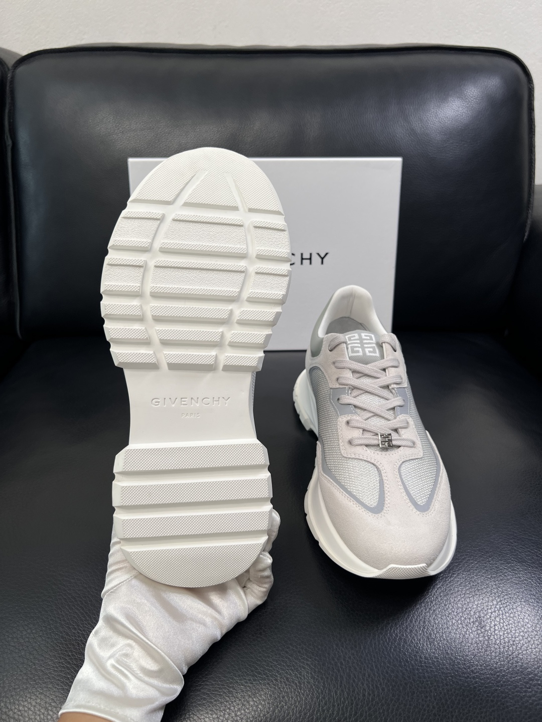 Givenchy  高品质   顶级工艺品  纪梵希  专柜新品同步，鞋面意大利进口牛皮面料，进口水染牛