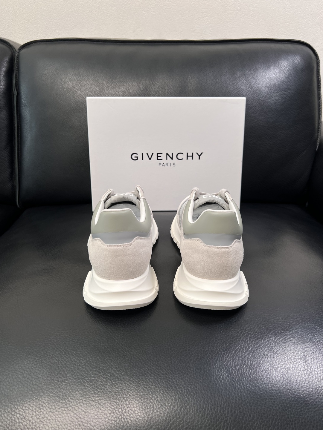 Givenchy  高品质   顶级工艺品  纪梵希  专柜新品同步，鞋面意大利进口牛皮面料，进口水染牛