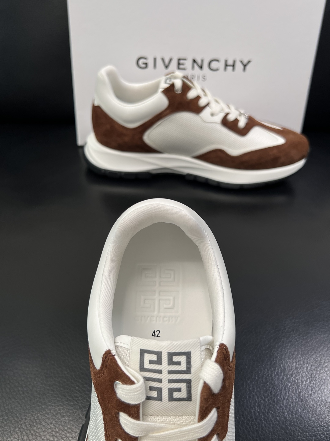 Givenchy  高品质   顶级工艺品  纪梵希  专柜新品同步，鞋面意大利进口牛皮面料，进口水染牛