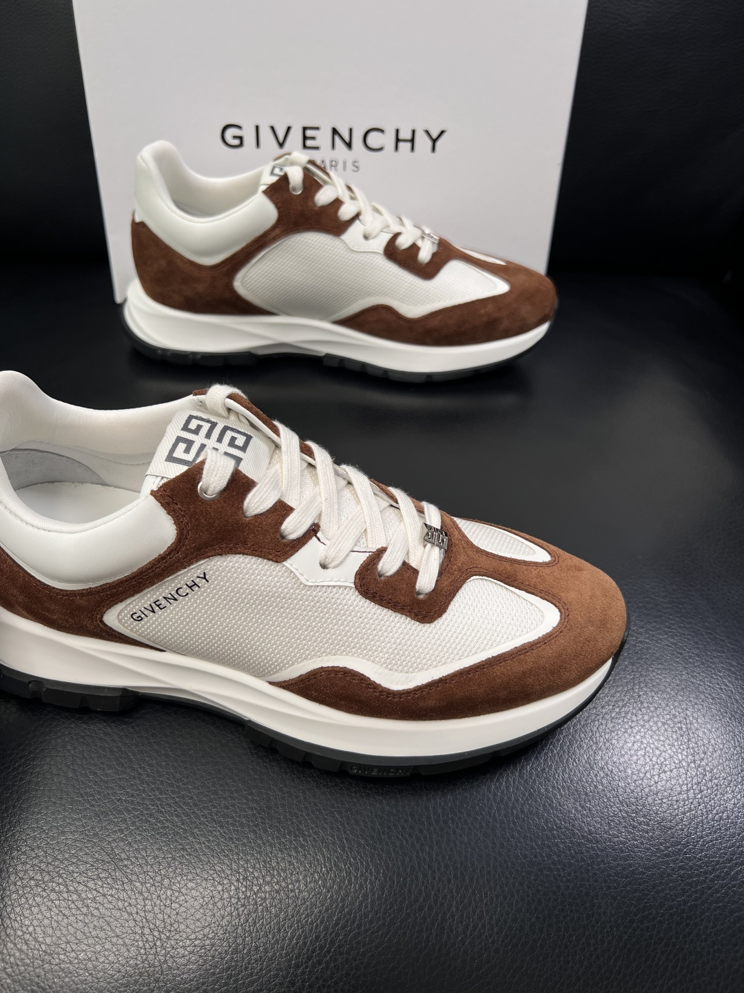 Givenchy  高品质   顶级工艺品  纪梵希  专柜新品同步，鞋面意大利进口牛皮面料，进口水染牛