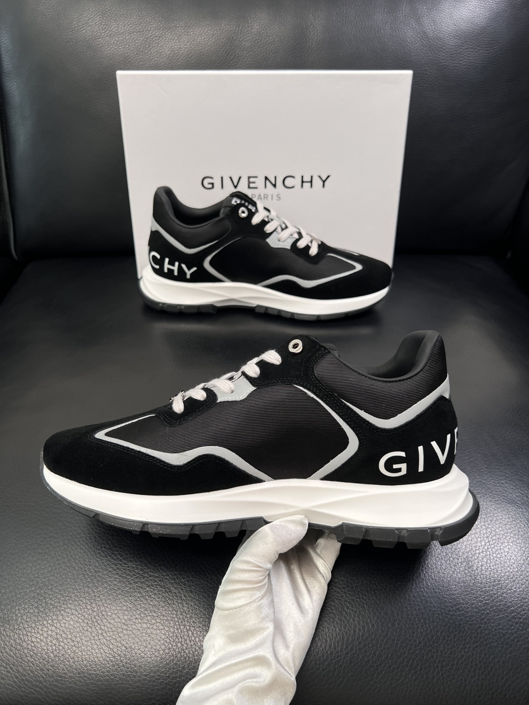 Givenchy  高品质   顶级工艺品  纪梵希  专柜新品同步，鞋面意大利进口牛皮面料，进口水染牛
