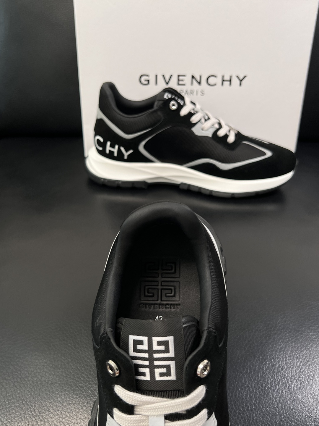 Givenchy  高品质   顶级工艺品  纪梵希  专柜新品同步，鞋面意大利进口牛皮面料，进口水染牛