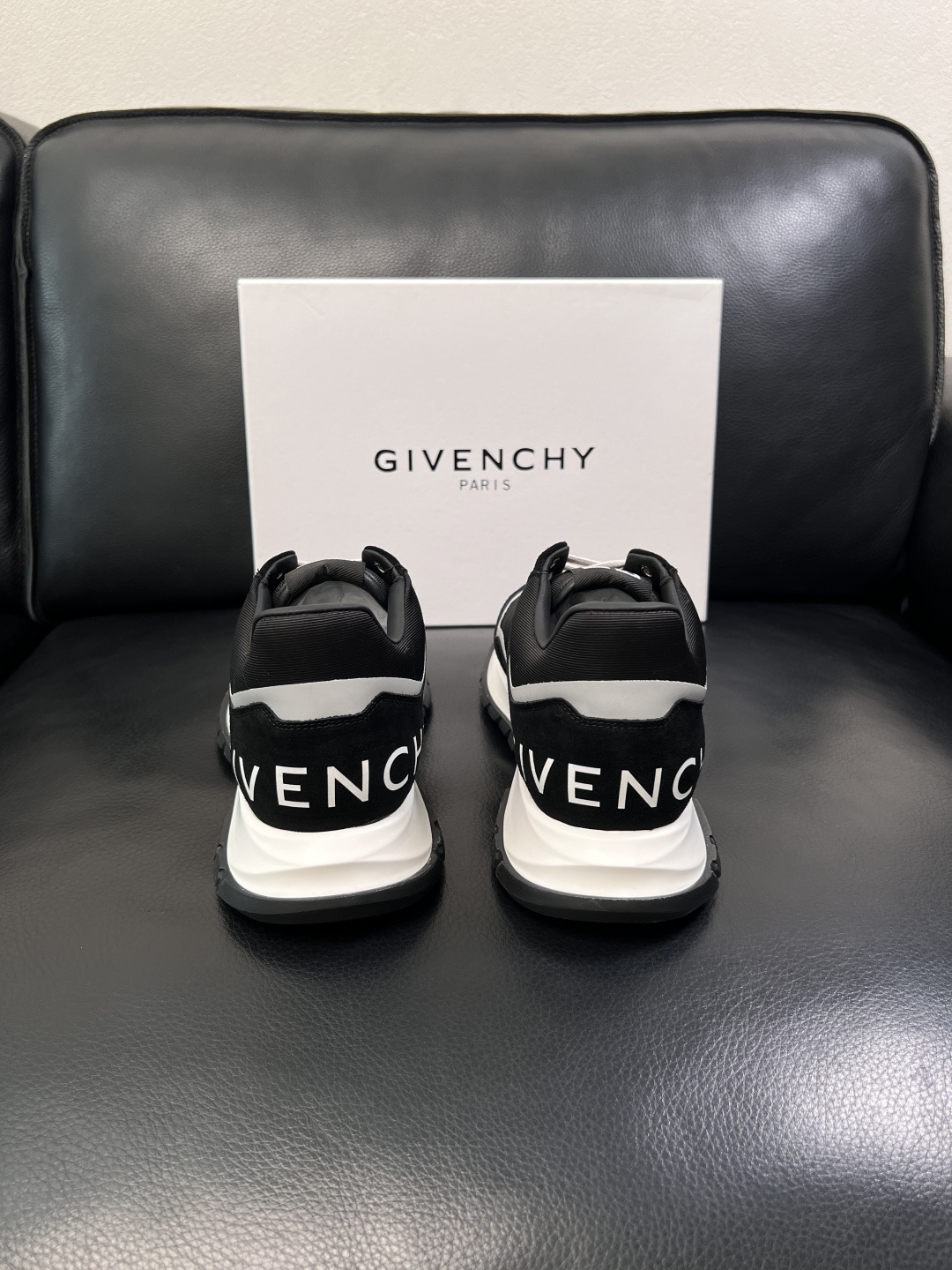 Givenchy  高品质   顶级工艺品  纪梵希  专柜新品同步，鞋面意大利进口牛皮面料，进口水染牛