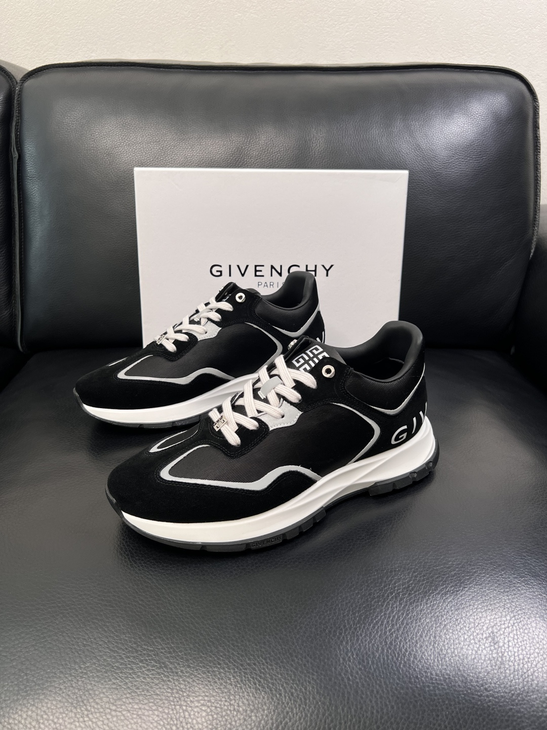 Givenchy  高品质   顶级工艺品  纪梵希  专柜新品同步，鞋面意大利进口牛皮面料，进口水染牛