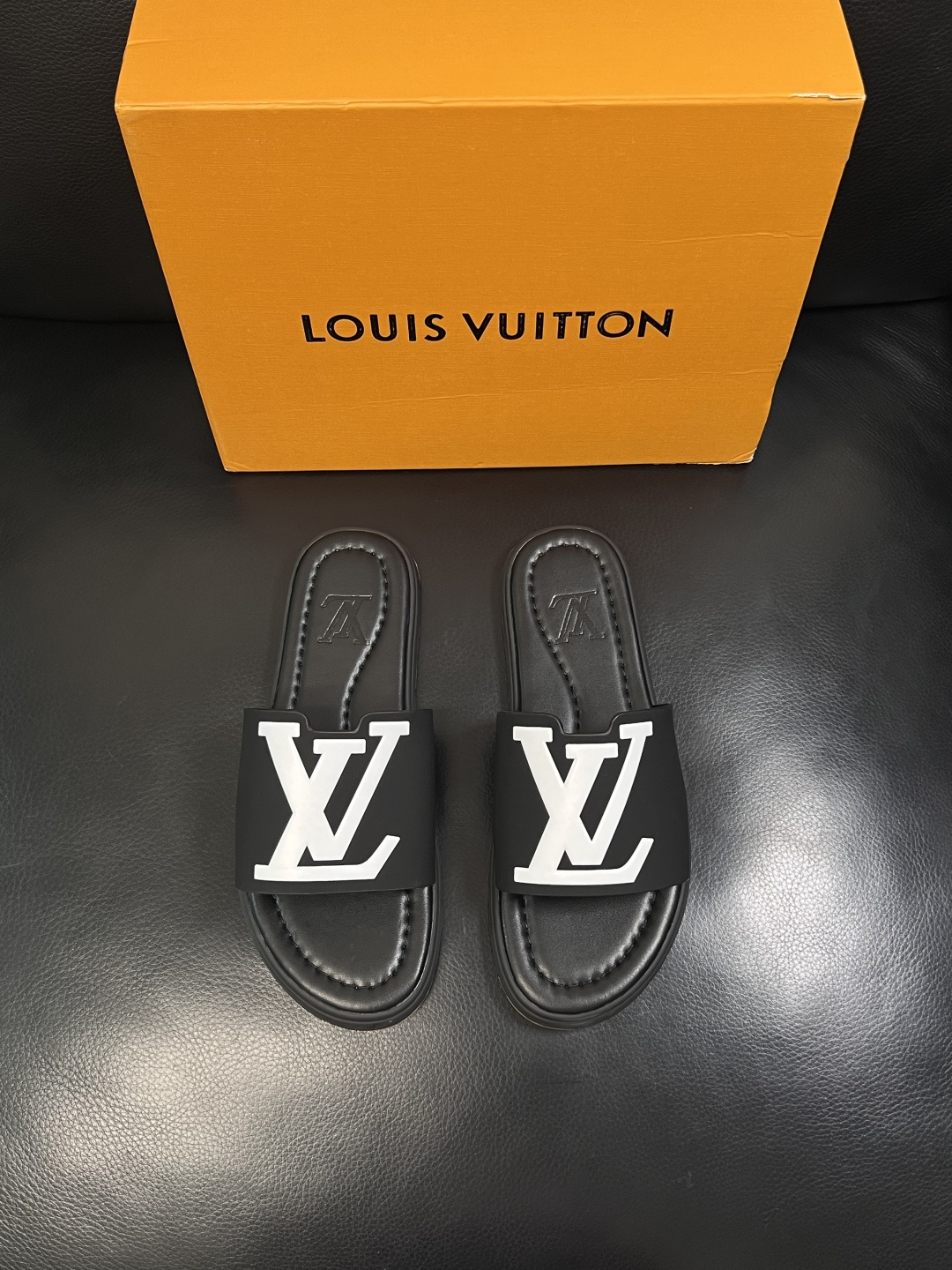 Lv  高品质  顶级工艺品  路易威登，拖鞋  专柜同步原厂配置，鞋面意大利进口，高品质拼接缤纷色彩复
