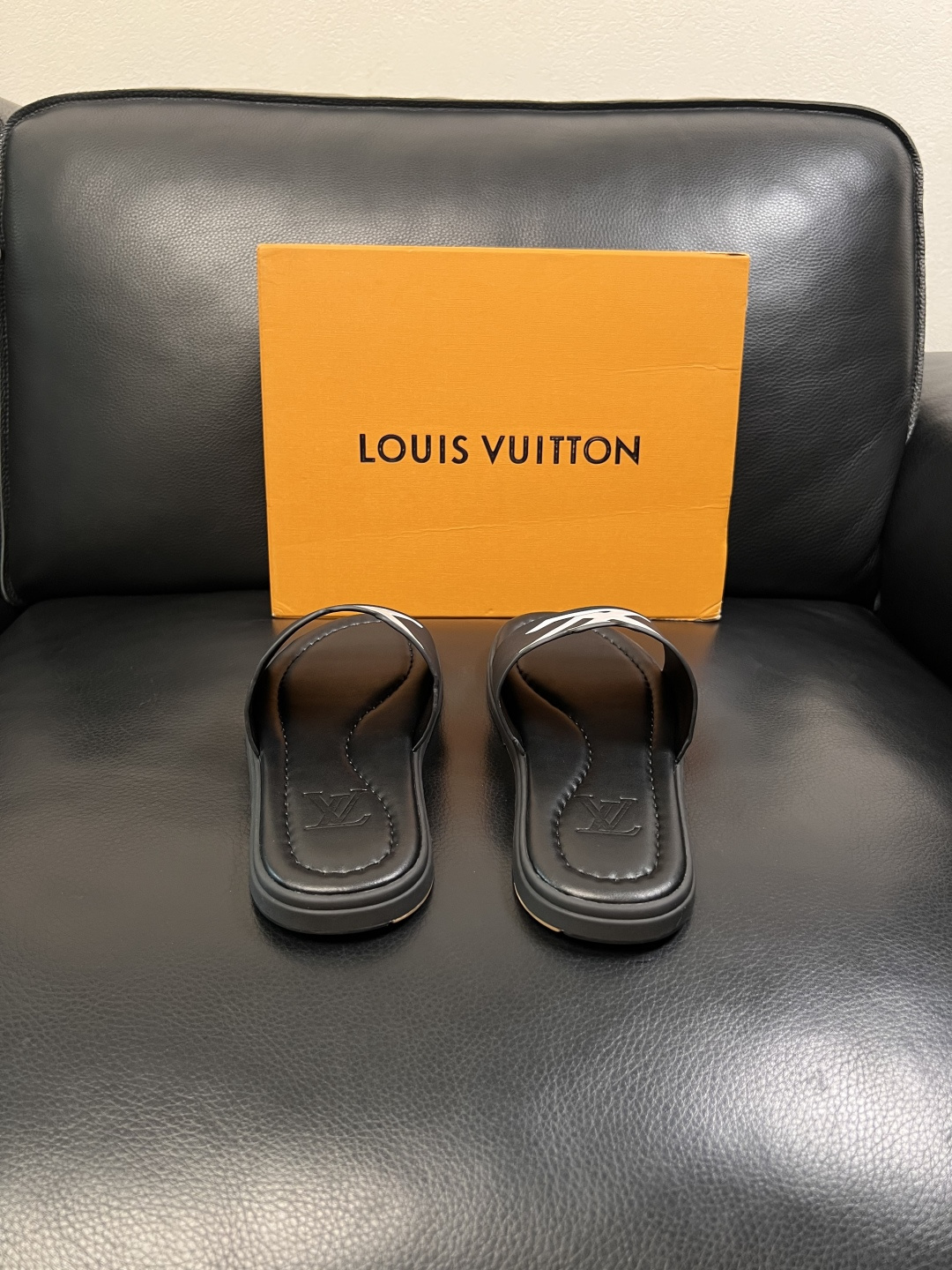 Lv  高品质  顶级工艺品  路易威登，拖鞋  专柜同步原厂配置，鞋面意大利进口，高品质拼接缤纷色彩复