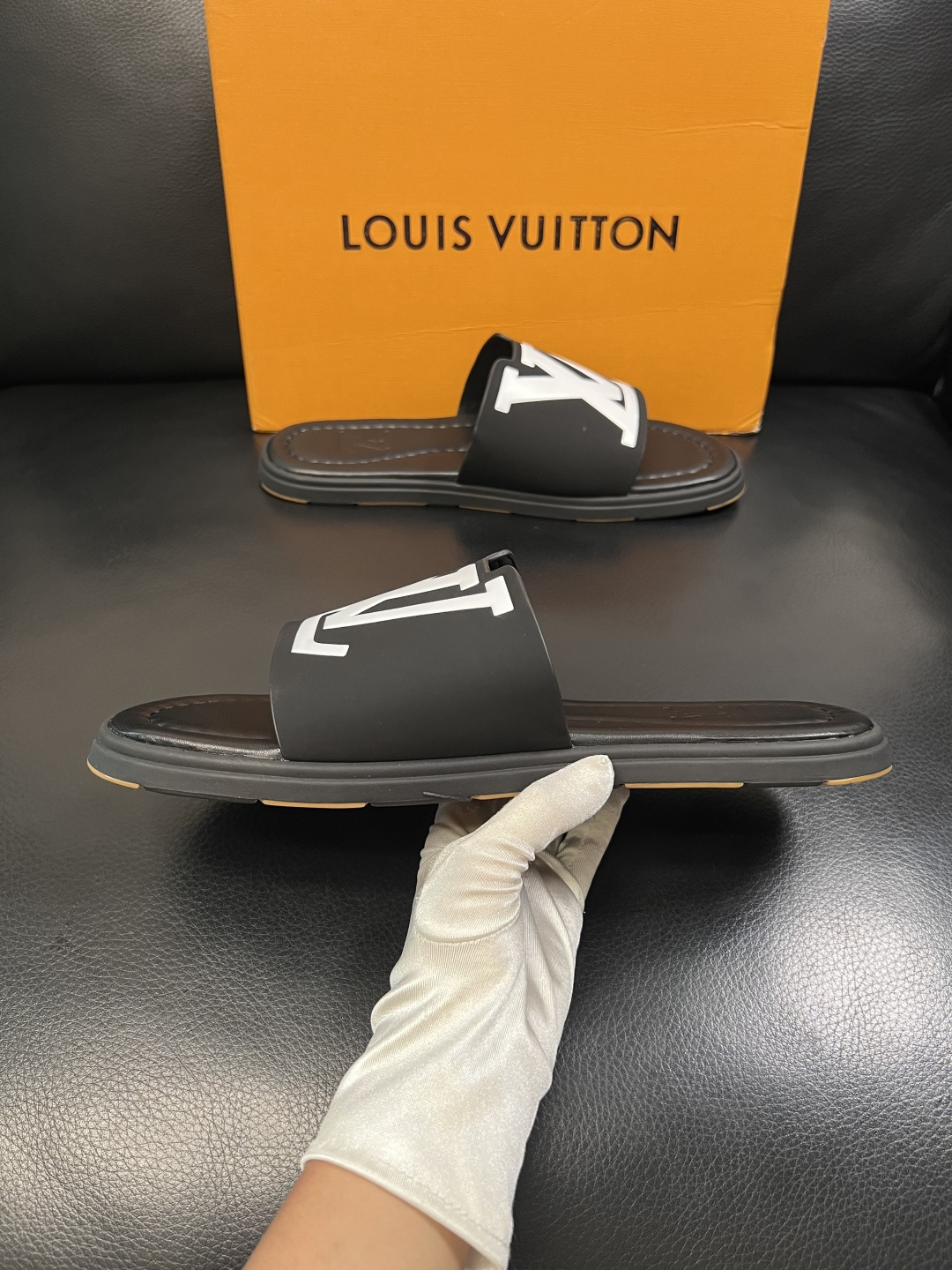 Lv  高品质  顶级工艺品  路易威登，拖鞋  专柜同步原厂配置，鞋面意大利进口，高品质拼接缤纷色彩复