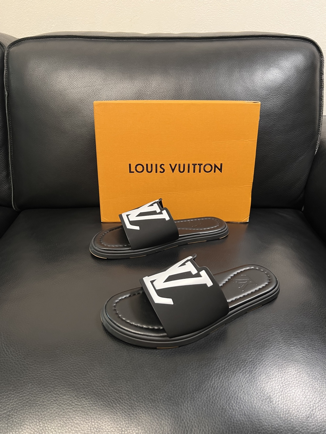 Lv  高品质  顶级工艺品  路易威登，拖鞋  专柜同步原厂配置，鞋面意大利进口，高品质拼接缤纷色彩复
